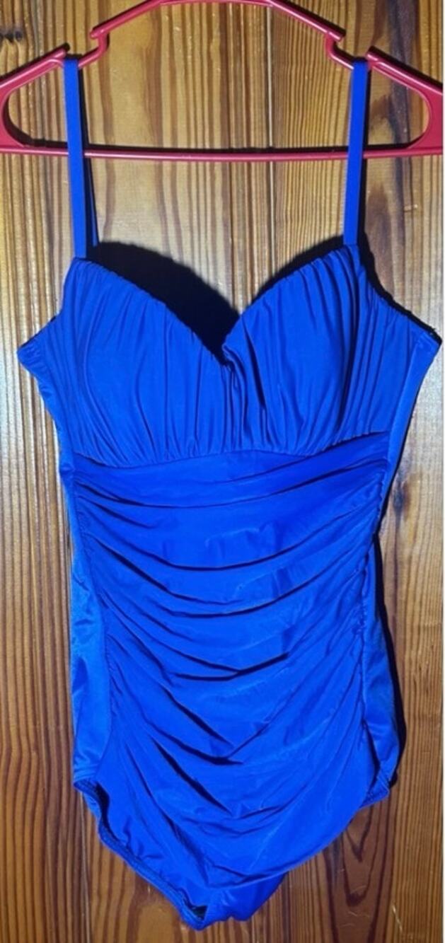 MIRACLESUIT SOLID ONE PIECE SWIM SUIT 12 TUMMY CONTROL SWIMMING RUCHED BEACH